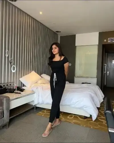 Call Girls Service in Shivaji Nagar
